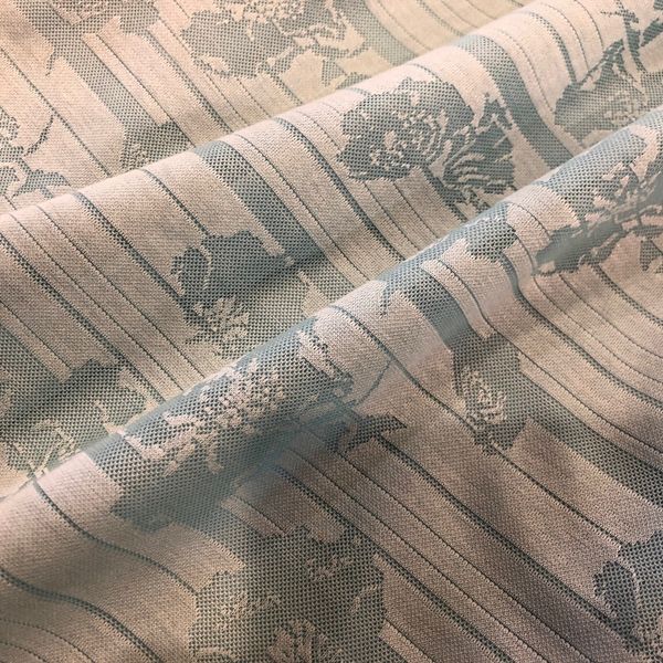 長崎市のスタジオエミィはミセスのお客様に最適な婦人服を取り揃えています